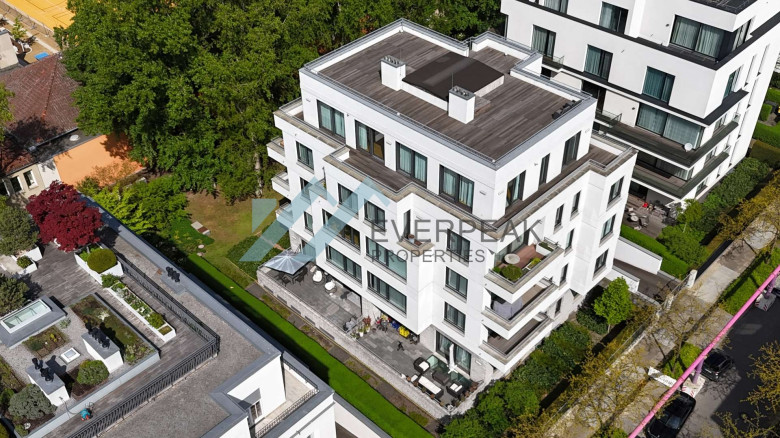 Stilvoll möblierte Wohnung im exklusiven Diplomatenpark