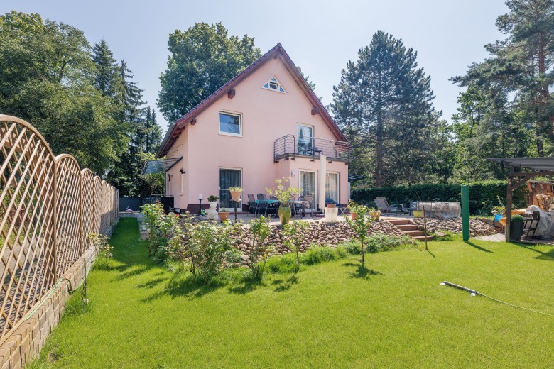 Energieeffizientes A+ Haus mit FBH, Kamin und Klimaanlage