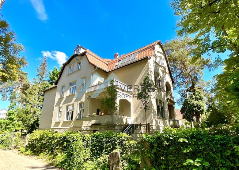 Grunewalder Wohntraum: Villenetage im ehemaligen Direktorenhaus mit viel Gestaltungspotenzial