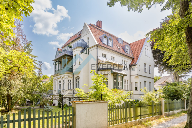 Großzugiges Maisonettewohnung in Dahlem